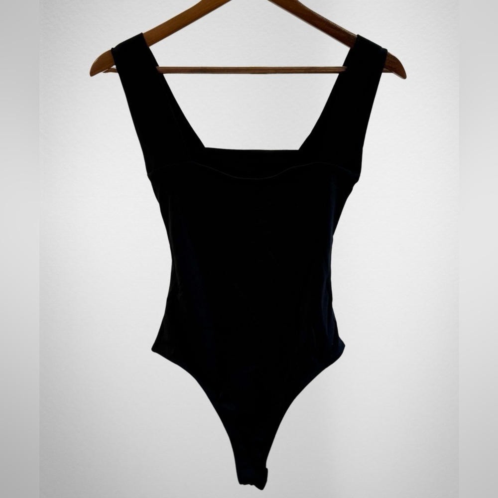 [NWT] LULU’s • Classic Black Bodysuit